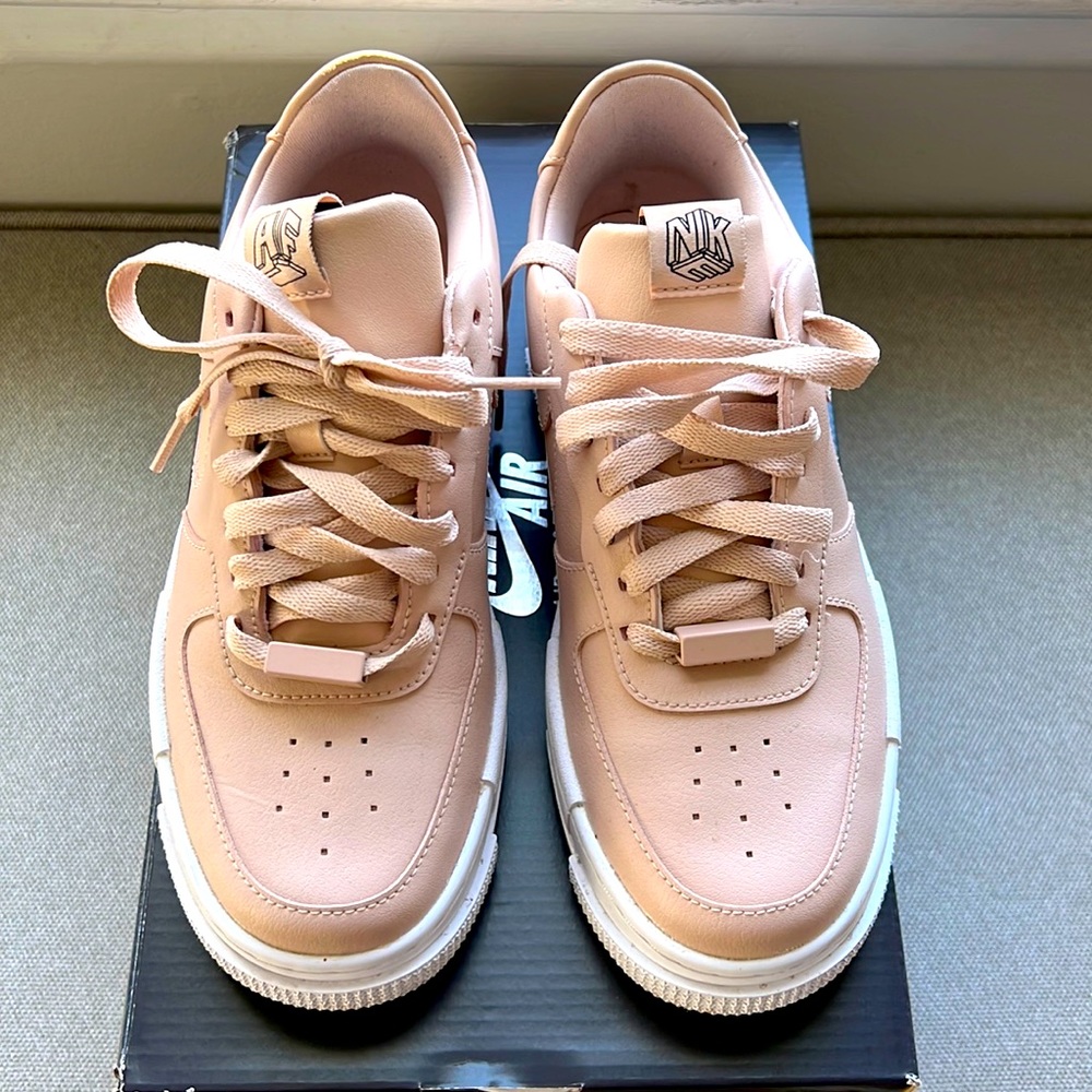 Nike Air Force 1 Pixel